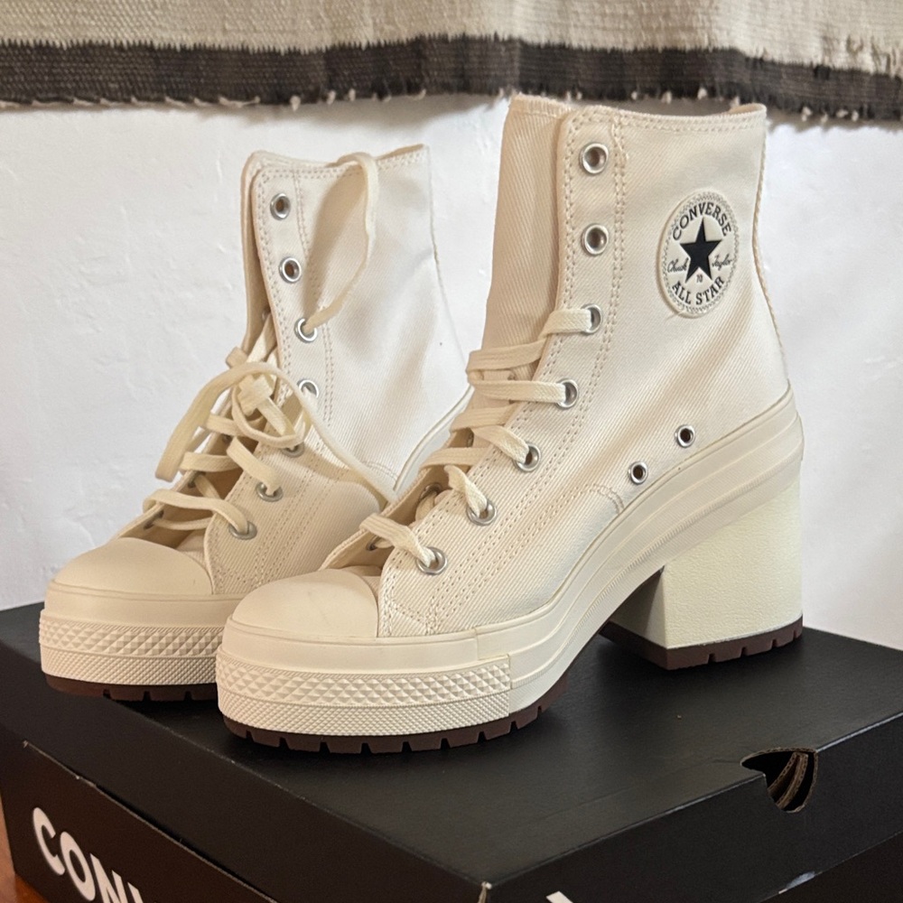 NIB Converse platform sneaker heels